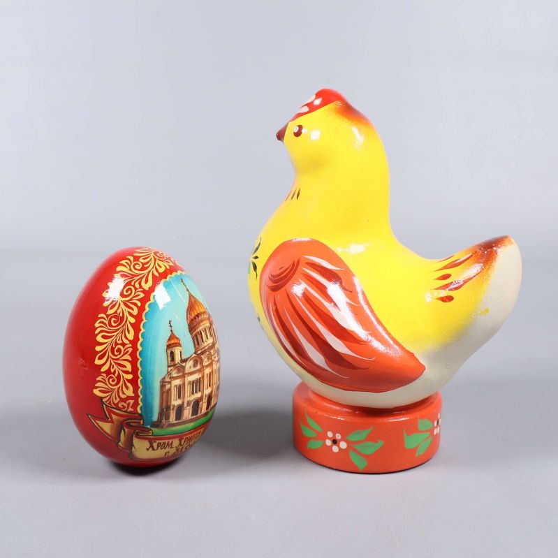 Sidovy av höna och ägg i trä