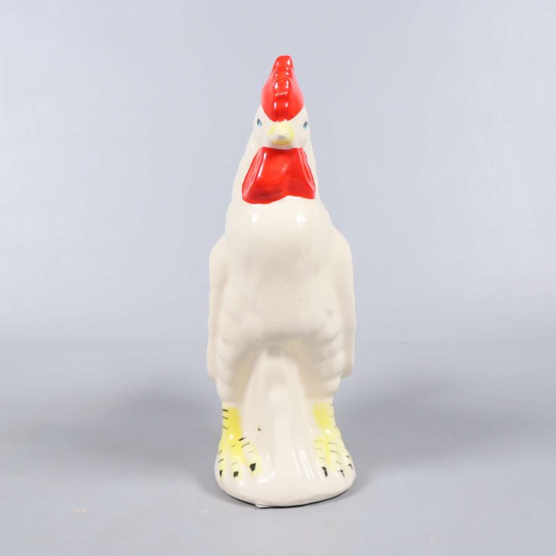 Keramisk tuppfigur sedd rakt framifrån