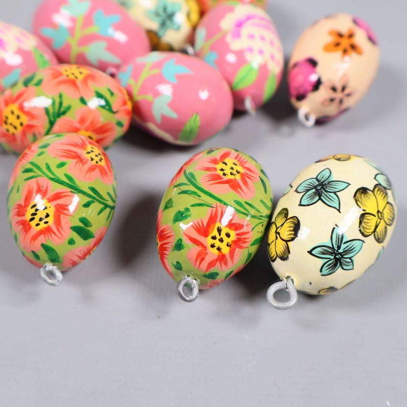 Handmålade blomägg i gul och grön färg