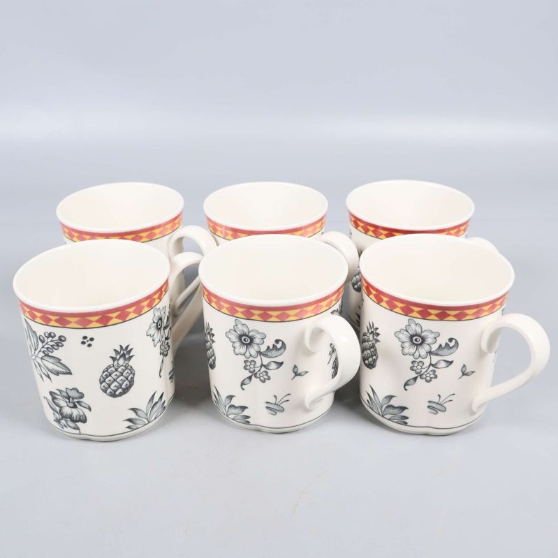 Sex muggar uppradade med mönster och handtag