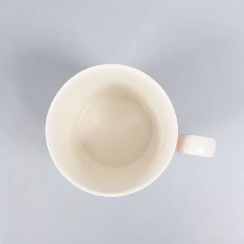 Insidan av en tom mugg sedd uppifrån