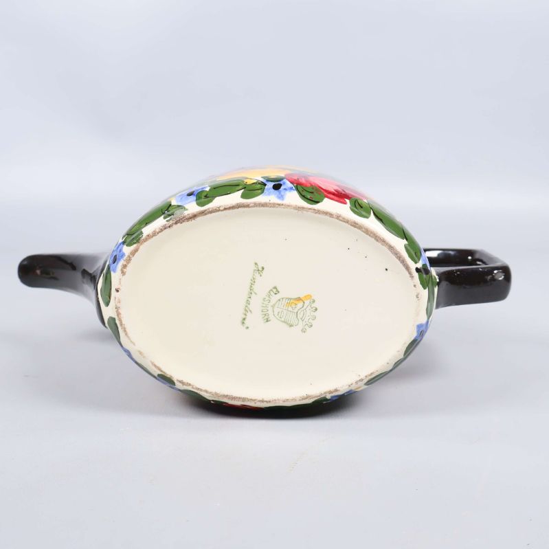 Tekannan vänd upp och ner med signatur på undersidan