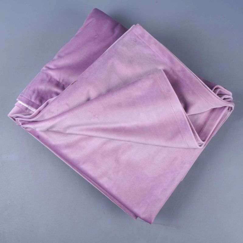 Gardin diagonalt vikt på golvet