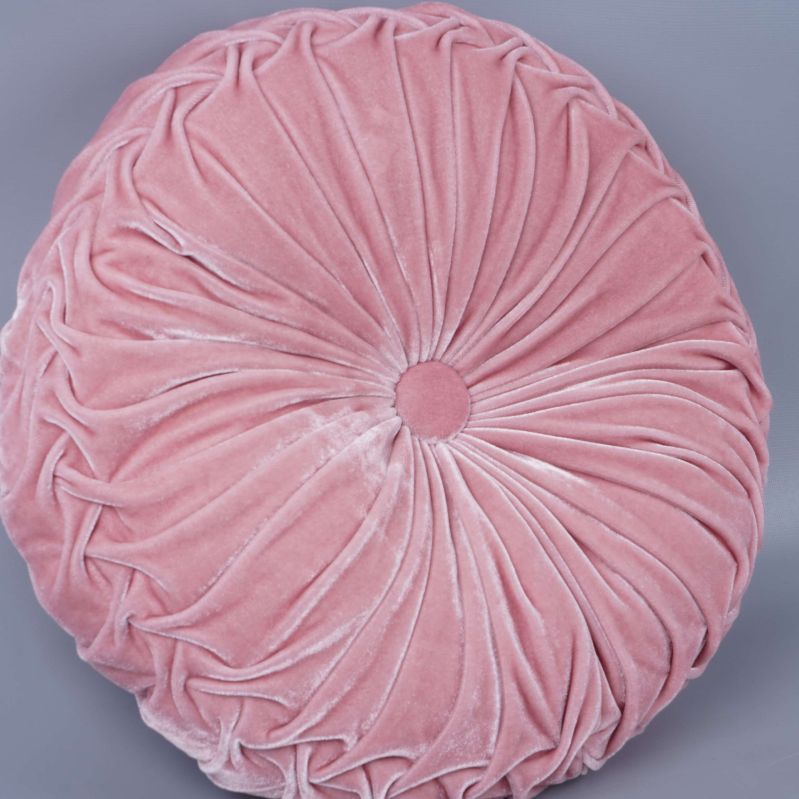 Närbild på rund rosa kudde med mjuk struktur