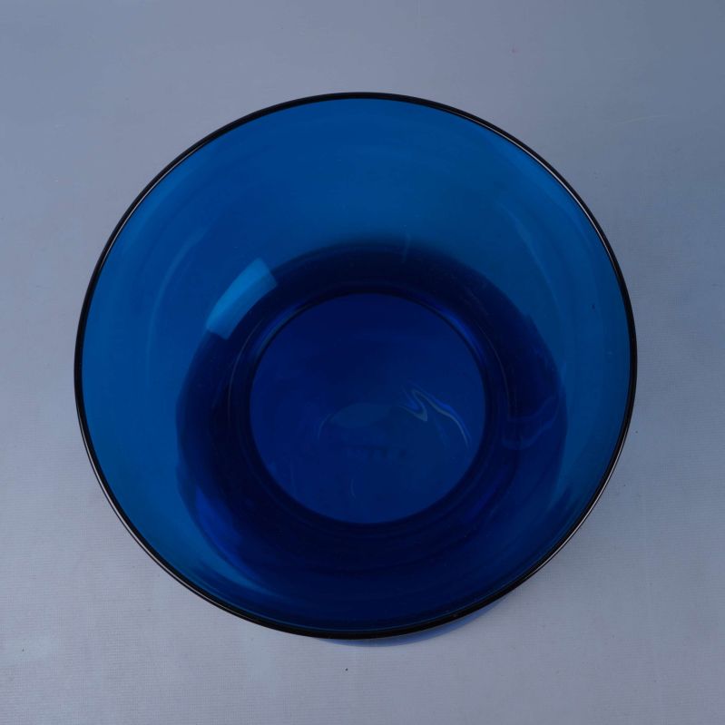 Insidan av blå glasvas sedd uppifrån