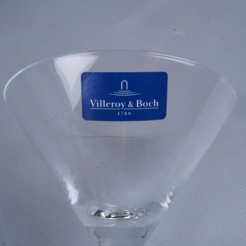 Närbild på märkning Villeroy & Boch på glas