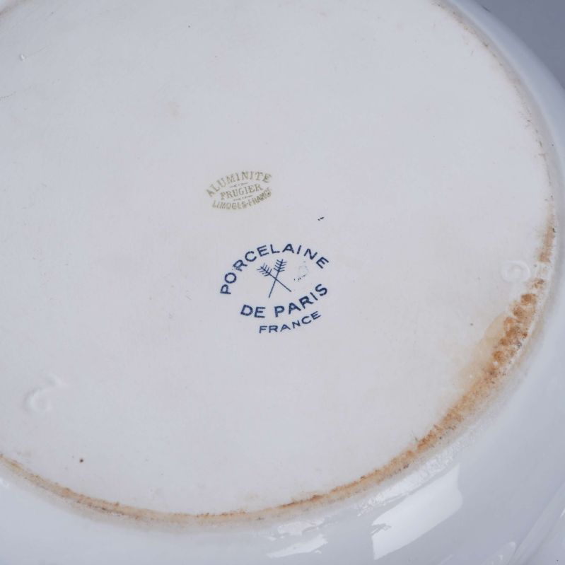 Närbild på märkning Porcelaine de Paris France