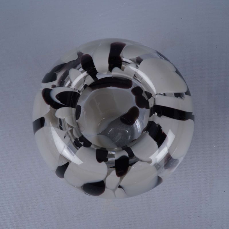 Vy uppifrån av vasen visar öppningen och mönstret