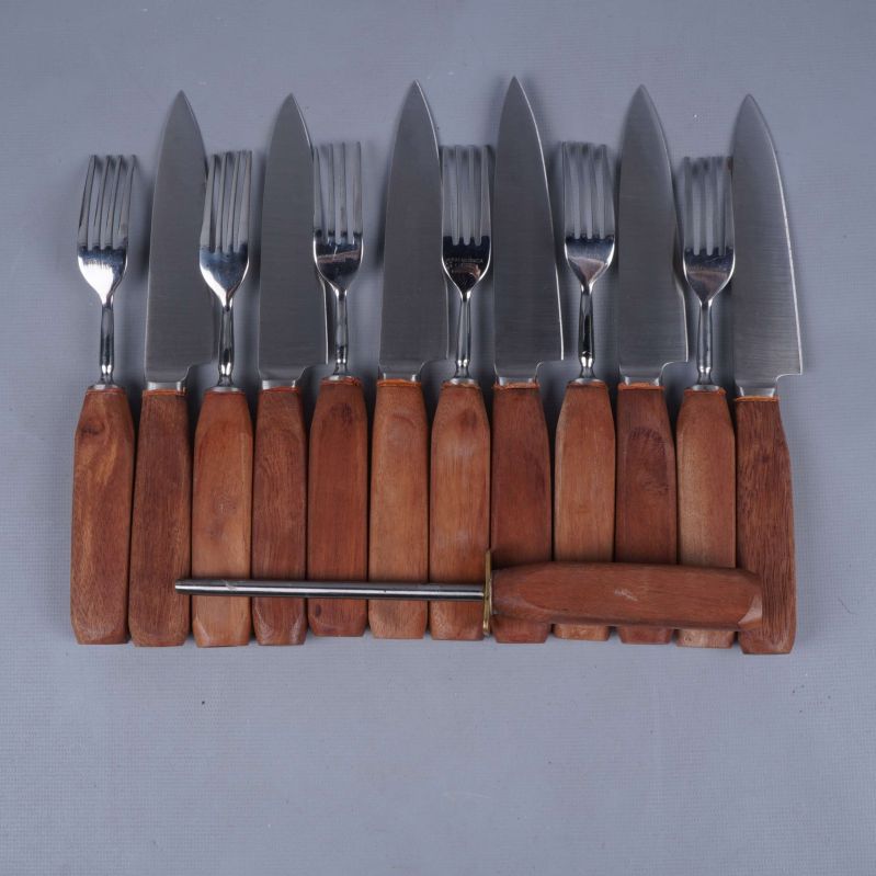 Bestick uppradade med trähandtag och ståldetaljer