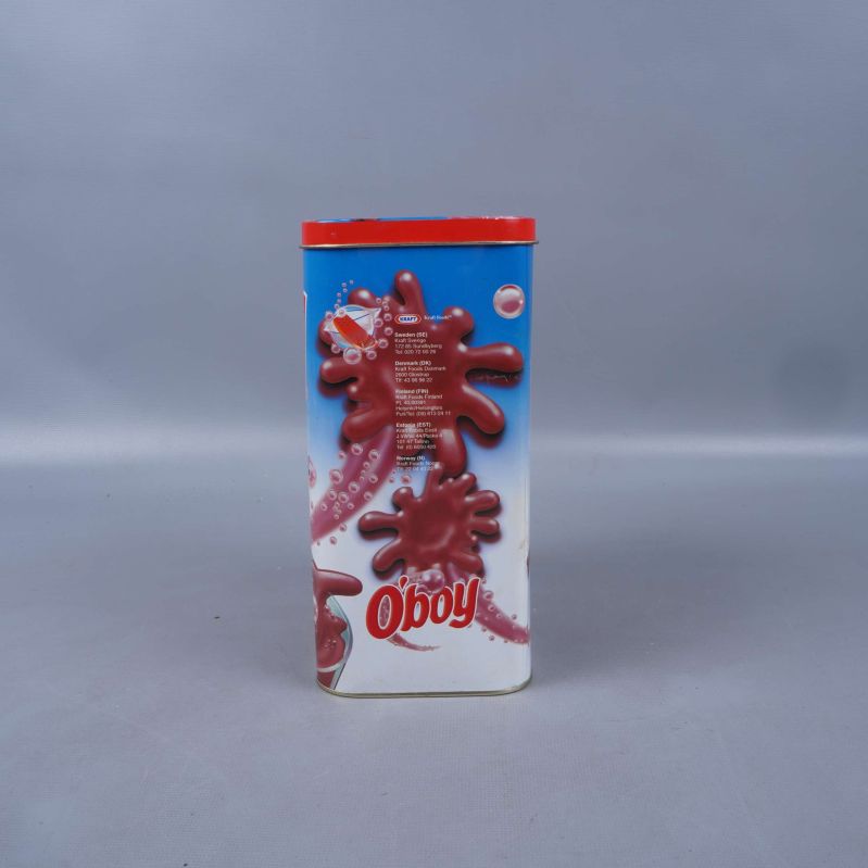 Sidan av O'boy metallburk med stänkdesign och text