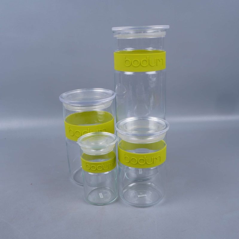 Glasburkar i olika storlekar med gula silikonband