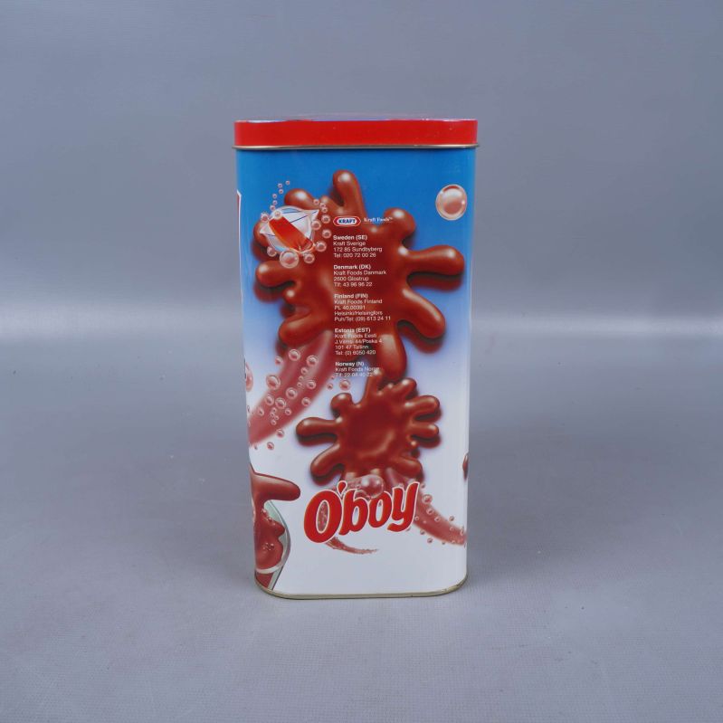 Baksidan av O’boy metallburk med skvättmotiv och logotyp