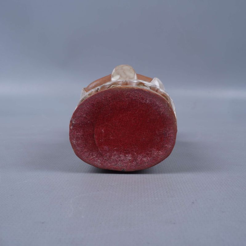 Undersidan av ängeln med röd botten