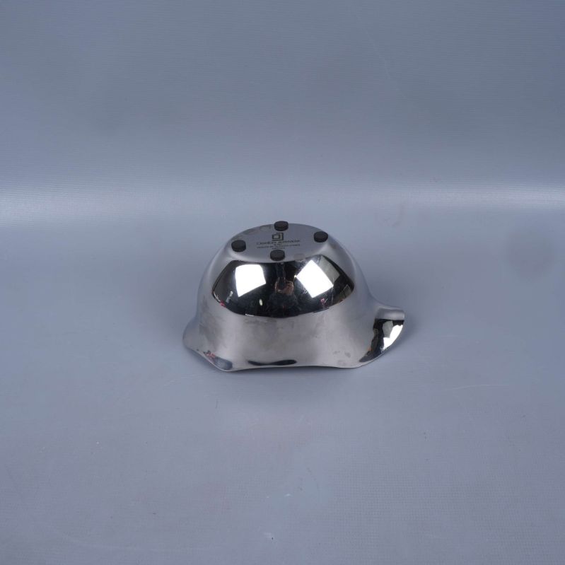 Botten av skål med svarta skyddskuddar