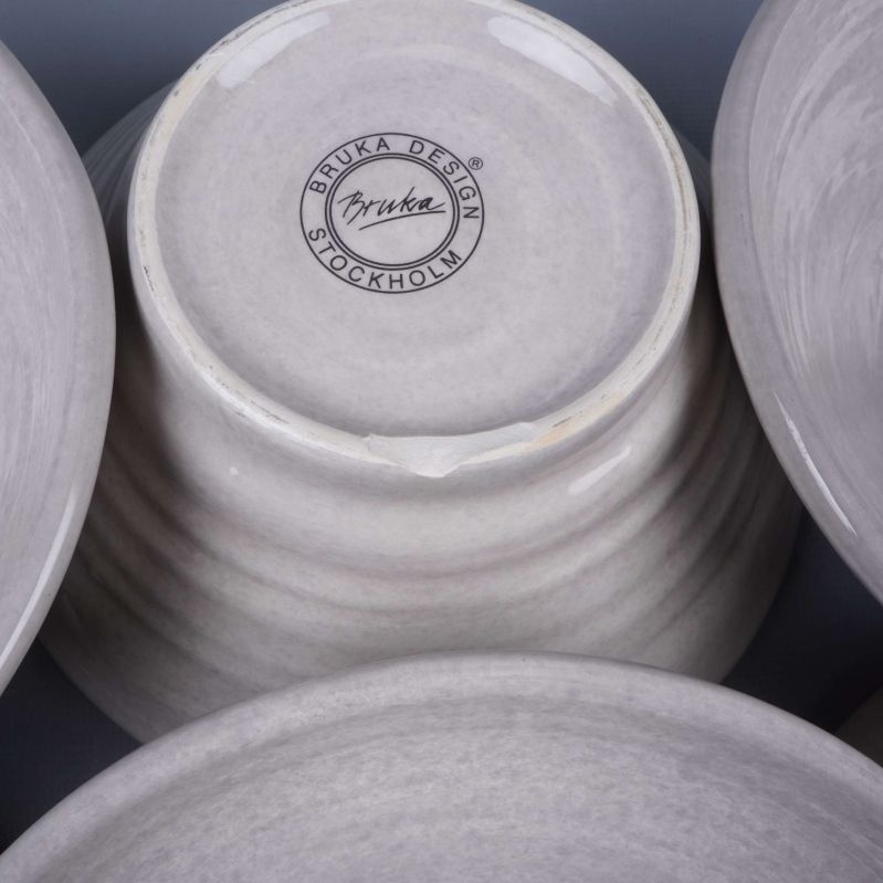 Detaljvy av skål med liten nagg på kanten