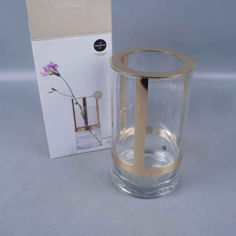 Glasvas med guldmetallkant och originalask