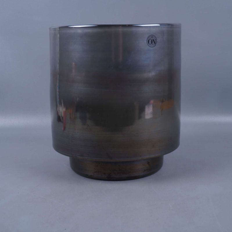 Blank cylinderformad vas/ljuslykta med mörk metallisk yta