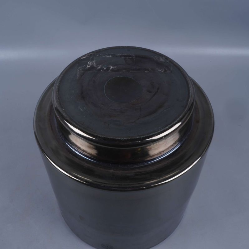 Botten av vasen med blank finish visas