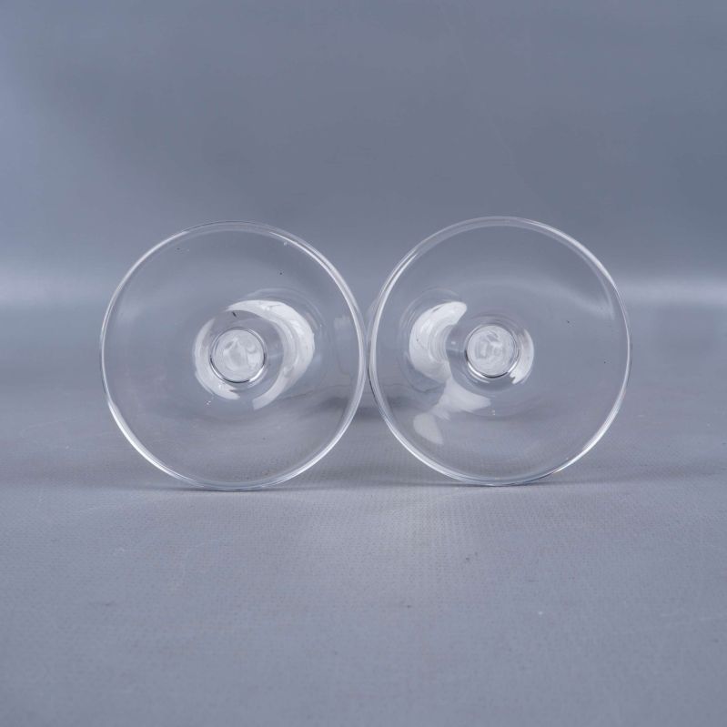 Basen av snapsglasen i närbild