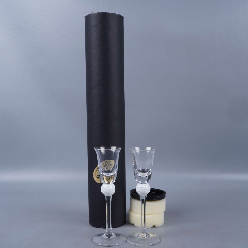 Två eleganta glas med originalförpackning och tillbehör