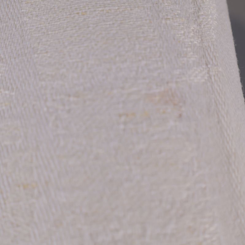 Närbild på tygstruktur och eventuella småfläckar