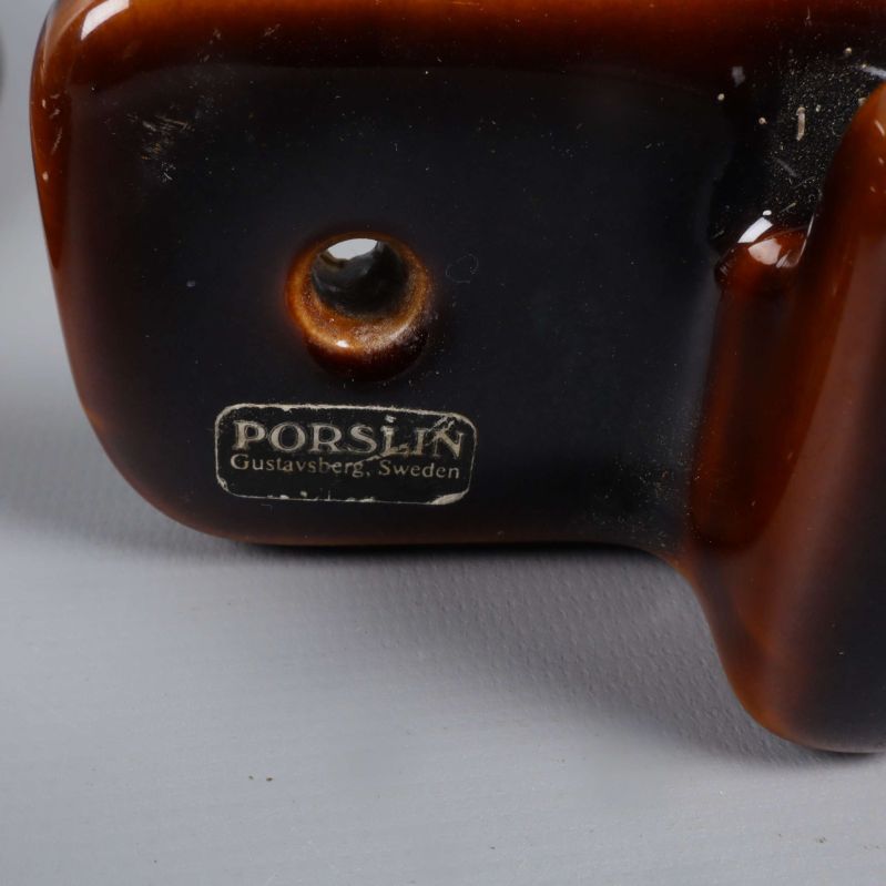 Närbild på etikett: Porslin Gustavsberg Sweden