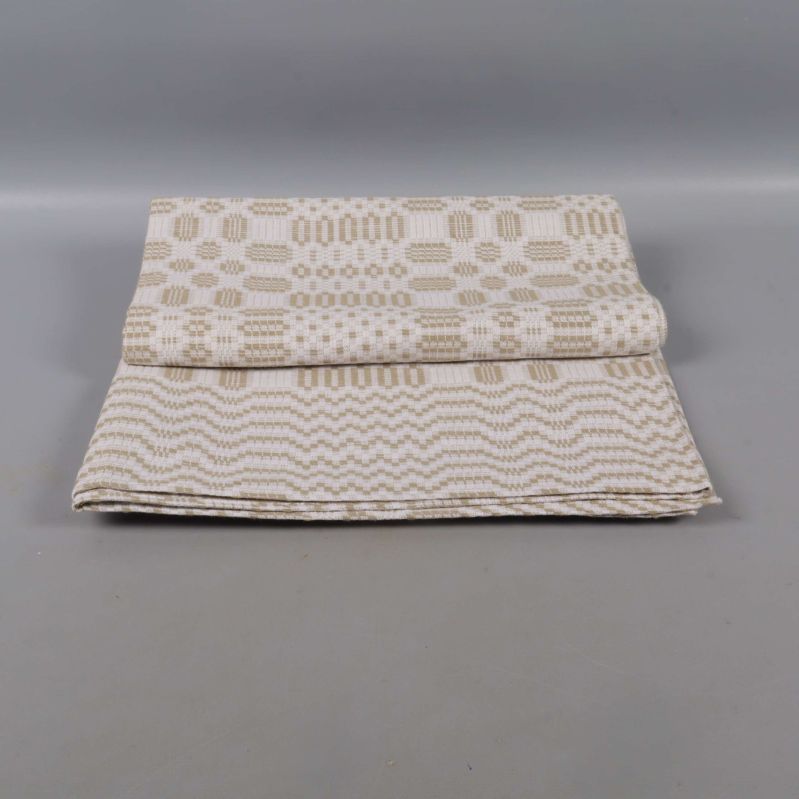 Vikt beigevit duk med geometriskt mönster