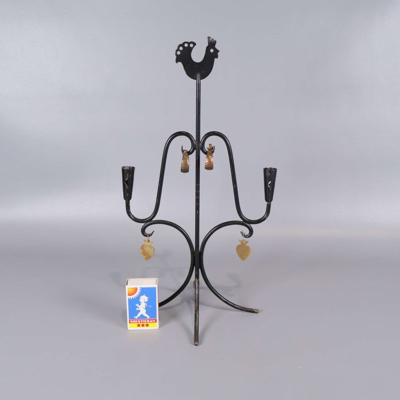 Ljushållare i metall med tändsticksask som storleksjämförelse