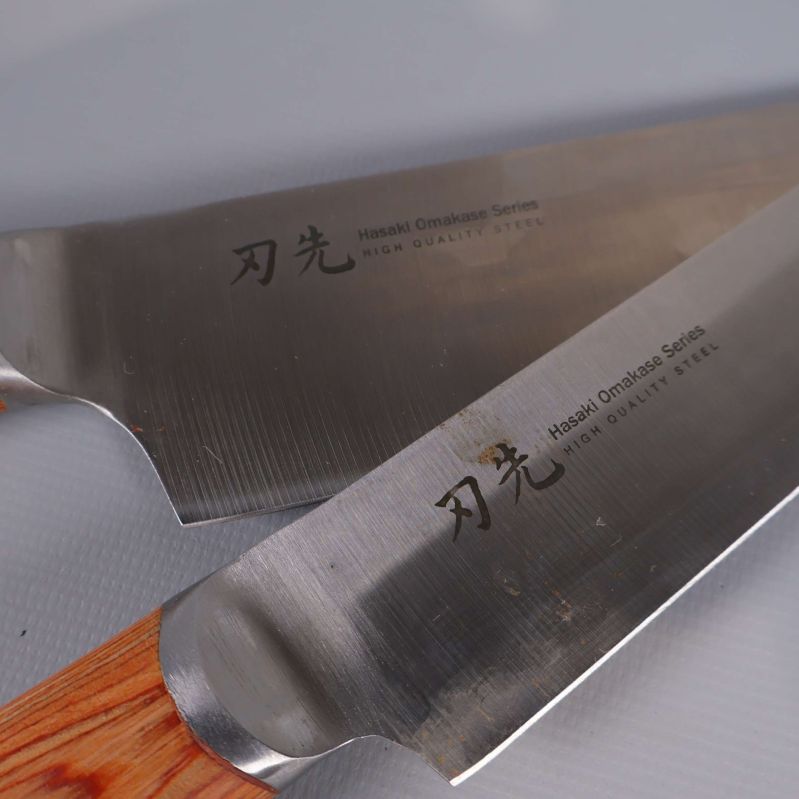 Närbild på knivblad med texten Hasaki Graduate Series