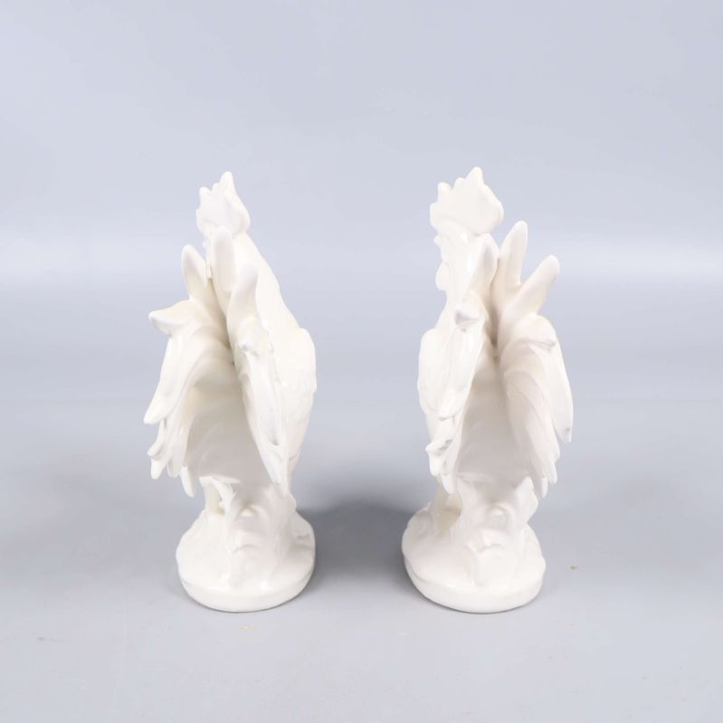 Tuppfigurerna bakifrån med synliga svansar