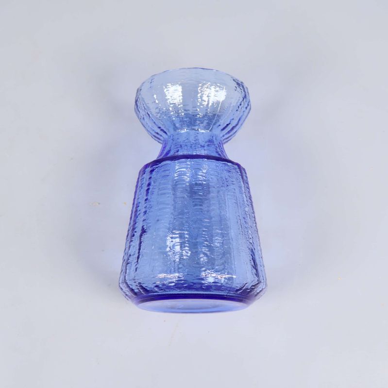 Blå vas i sin helhet sedd uppifrån