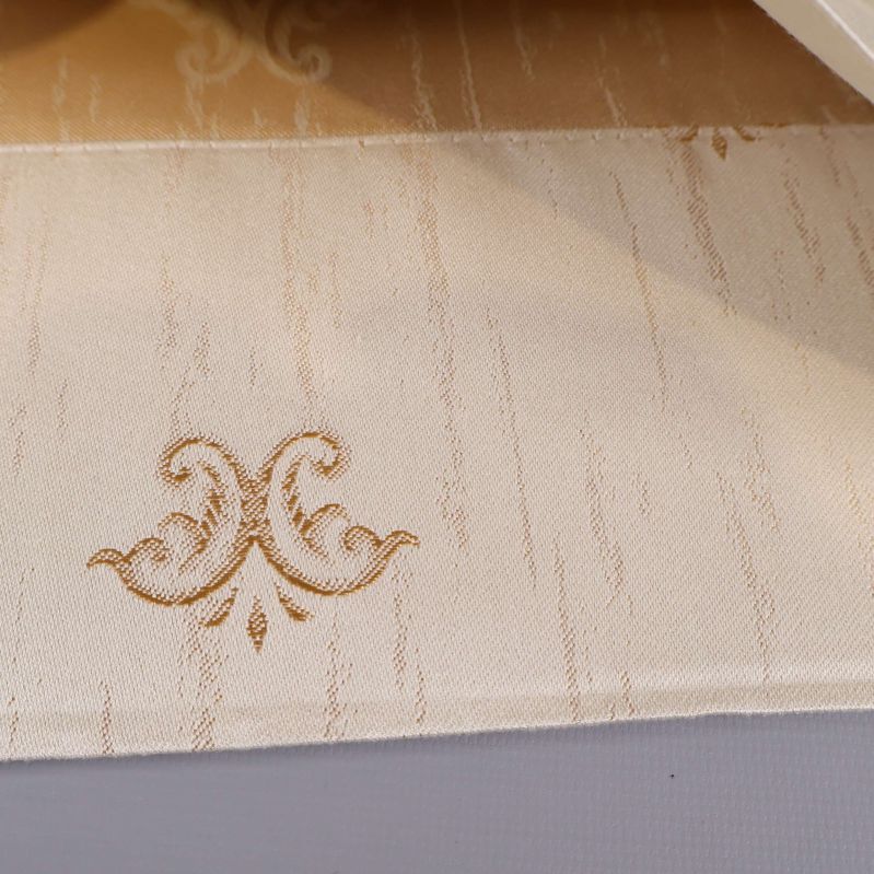 Detalj av gardinens kant och mönster