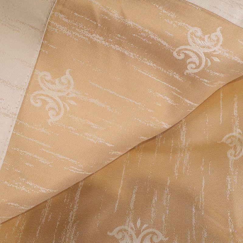 Gardinens baksida visar samma mönster i dämpad nyans