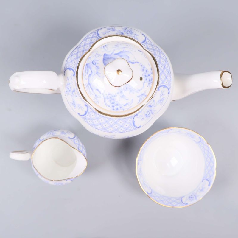 Kanna, gräddkanna och kopp ovanifrån