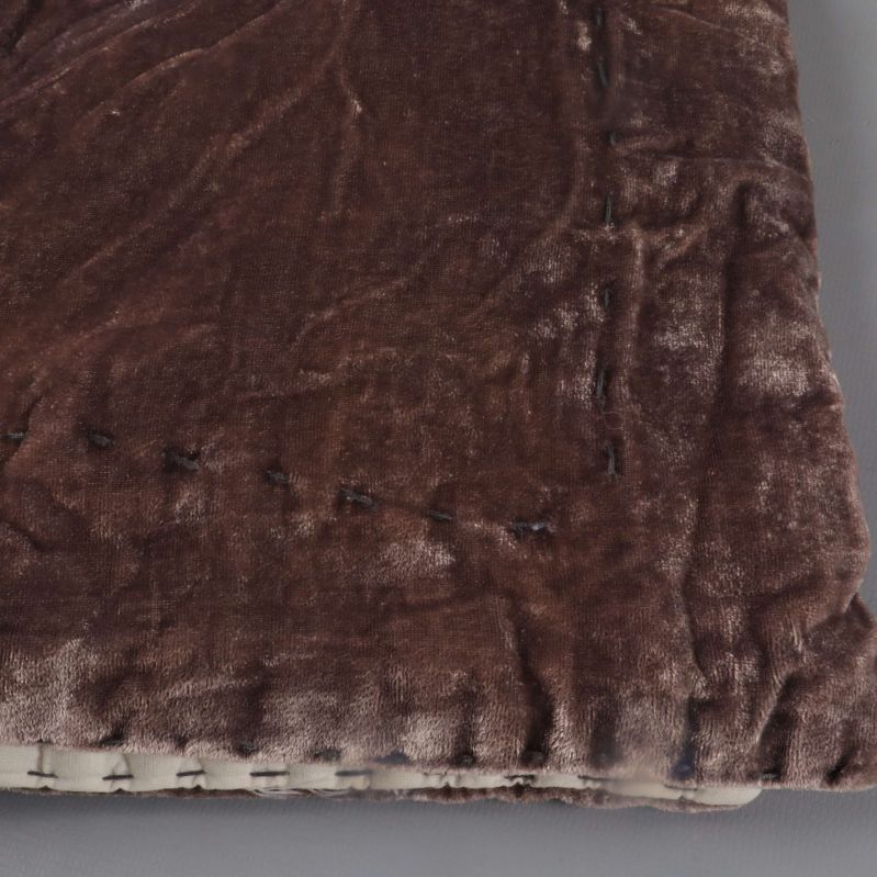 Närbild av hörn, visar struktur och sömmar