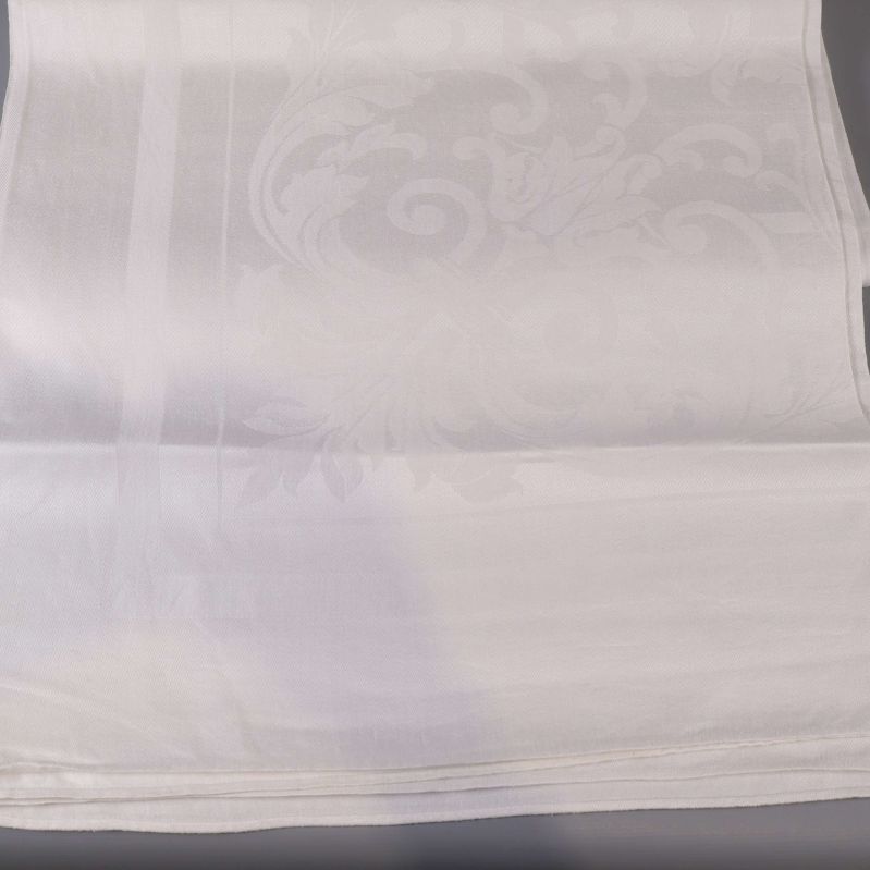 Detaljbild på dukens kant och väv