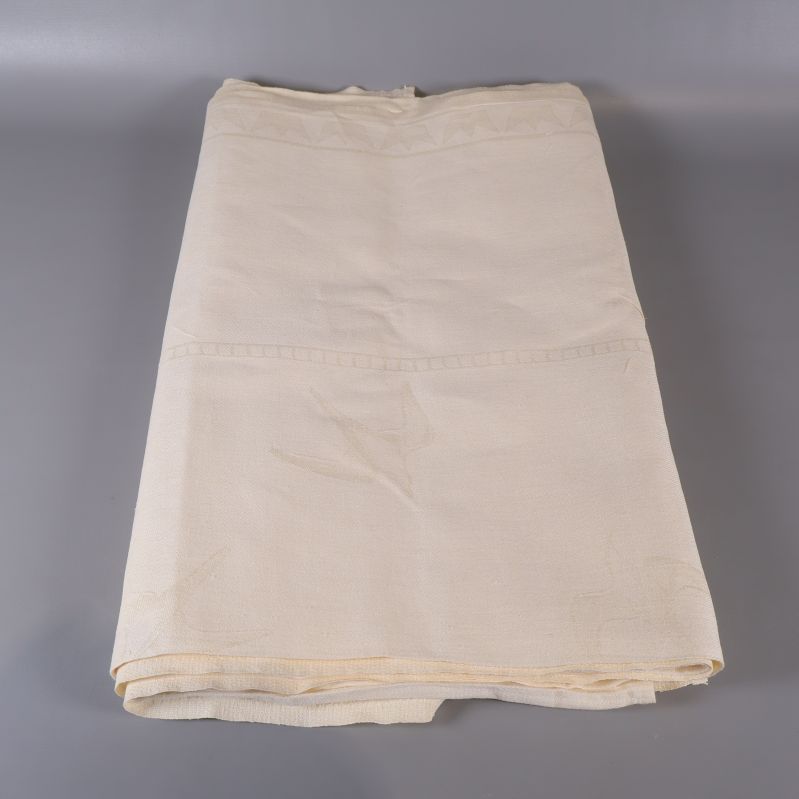 Vikt och ihopvikt ljus duk på grå bakgrund