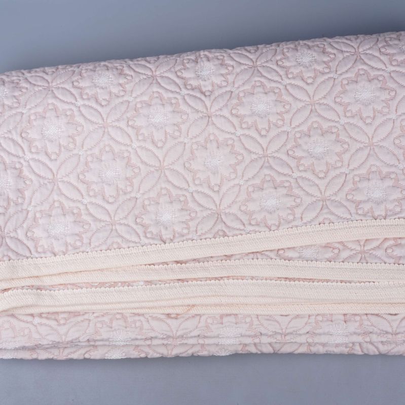 Överkastet med synliga kanter och matchande kantband