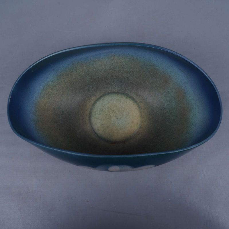 Djup oval skål i blågrönt från ovan