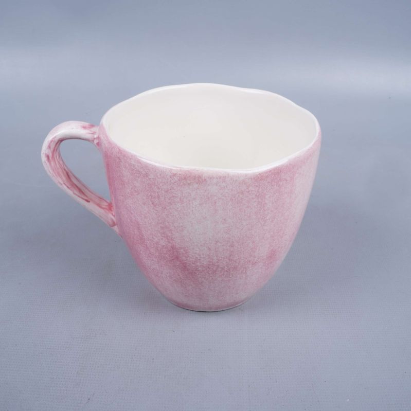 Rosa kopp med vit insida och mjuka former
