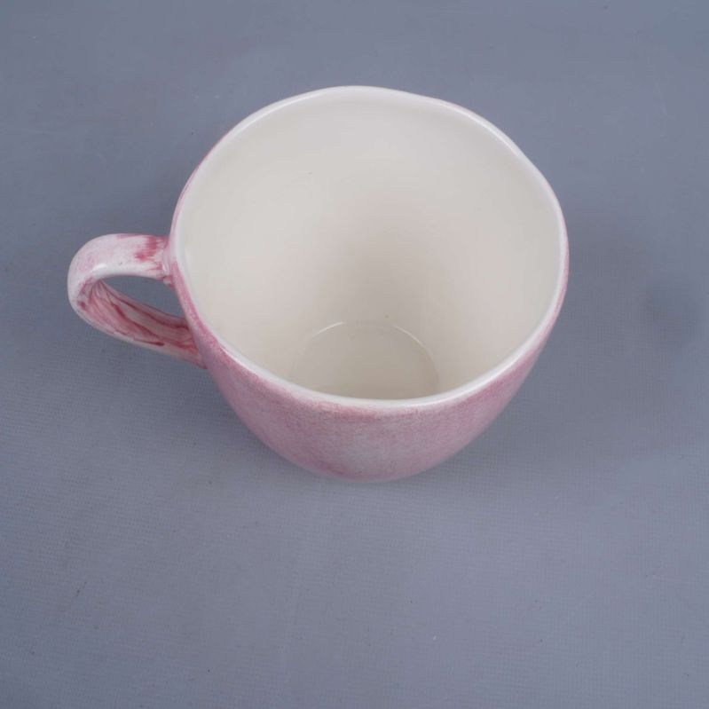 Vy uppifrån på koppens krämvita insida