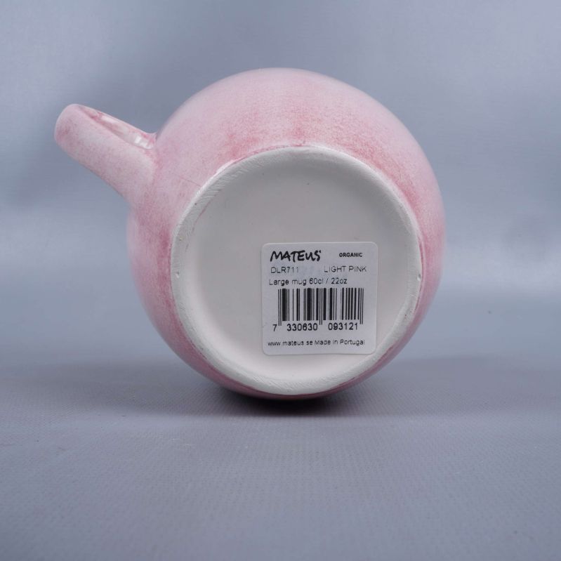 Koppens undersida med etikett där det står Mateus