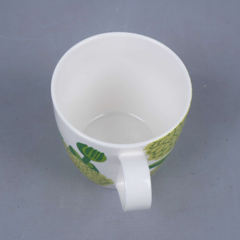 Mugg med blommönster sedd ovanifrån