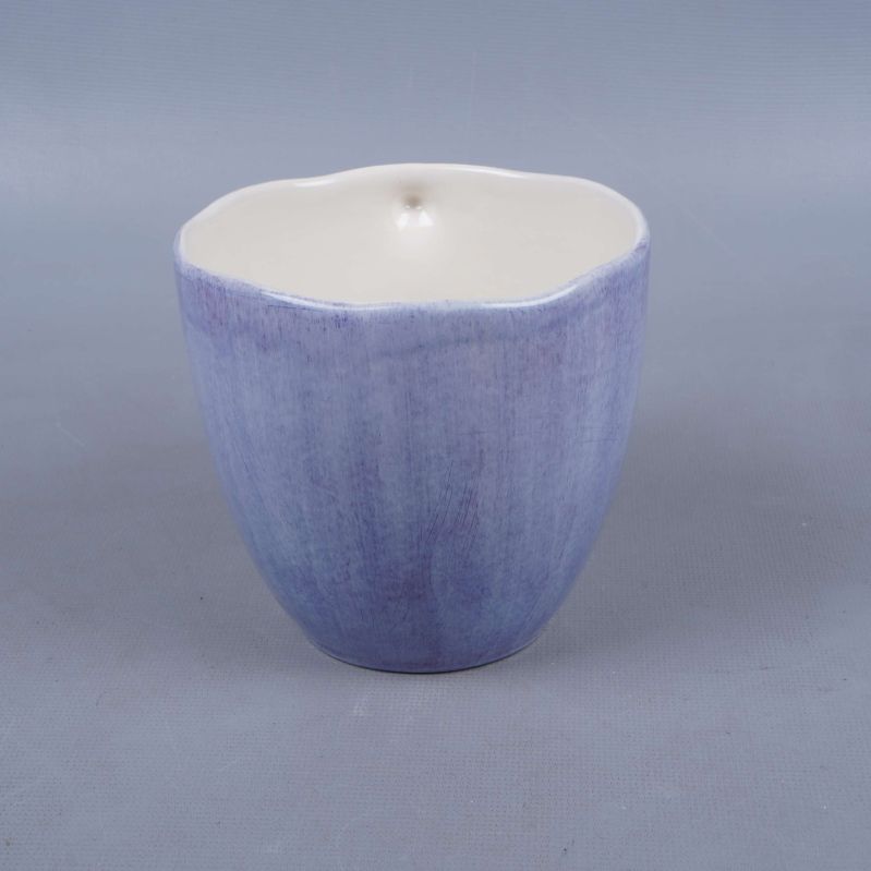 Kopp sedd uppifrån, vågig kant syns tydligt