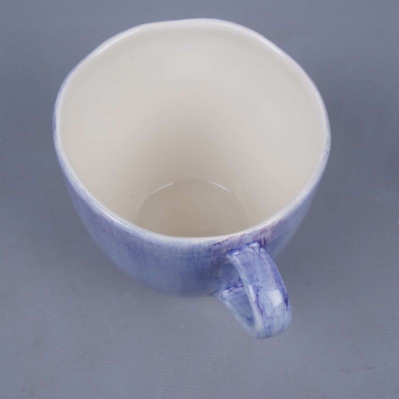 Kopp sedd ovanifrån med bred öppning och ljus insida