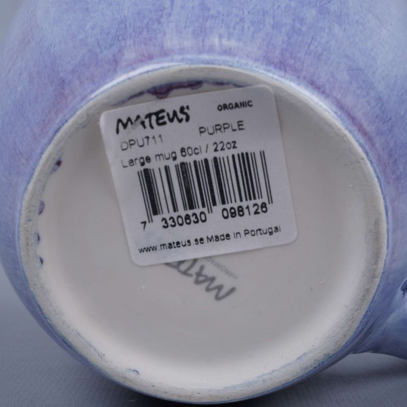 Närbild på etikett som visar Mateus och färgbeteckning