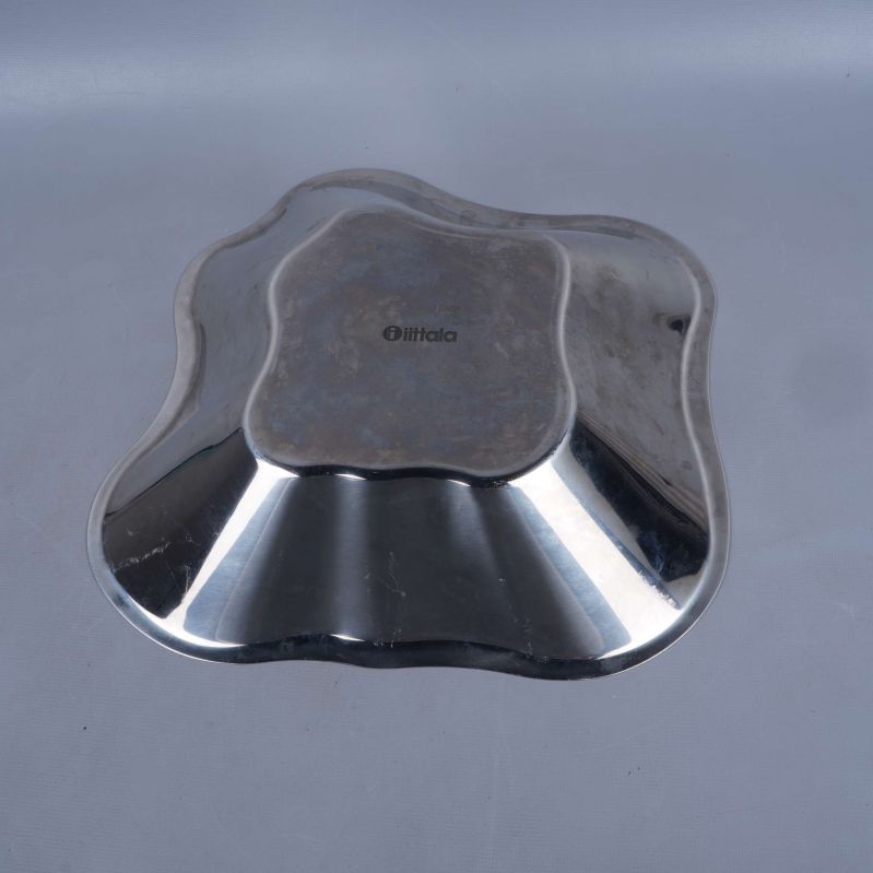 Baksidan av skålen med iittala logotyp