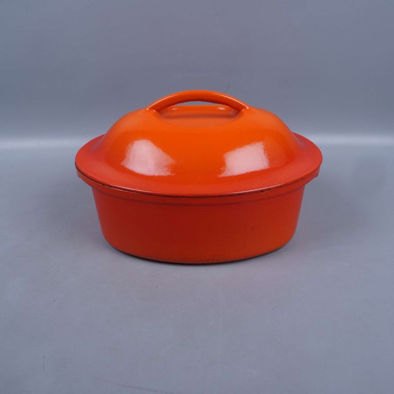 Oval orange gryta med lock