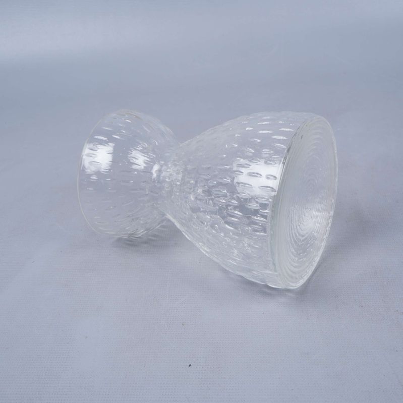 Strukturerad glasvas liggande på sidan