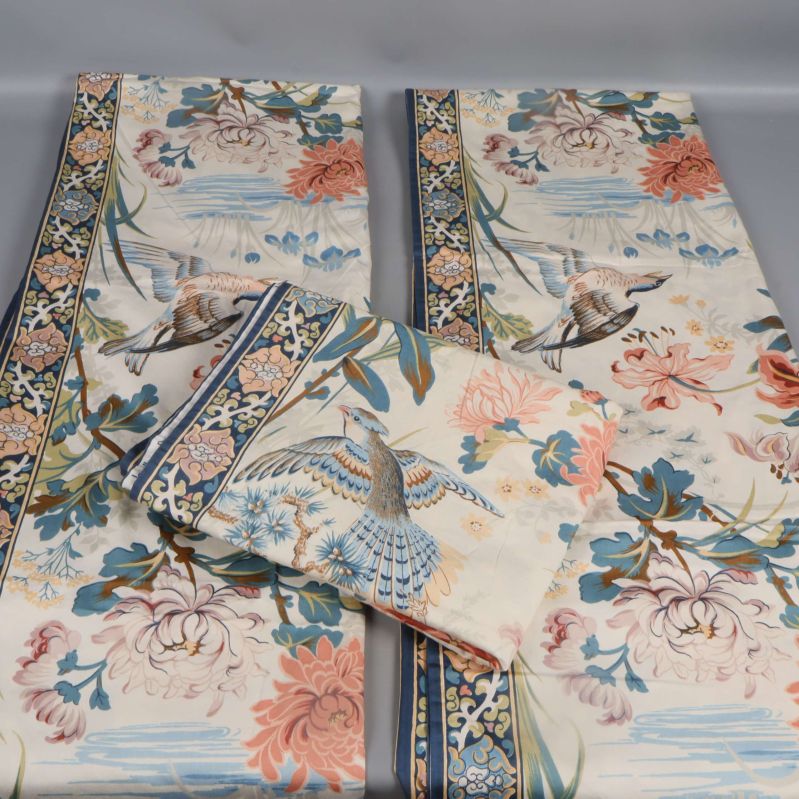 Set med gardiner och duk med fåglar och blommor